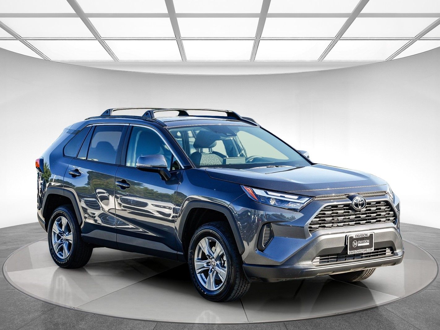 2025 Toyota RAV4 XLE photo 4