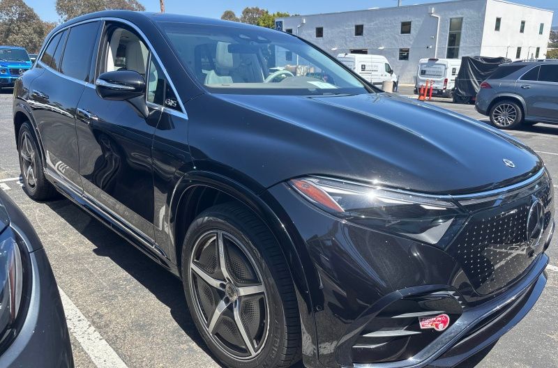 2023 Mercedes-Benz EQS SUV EQS 580 4MATIC's photo