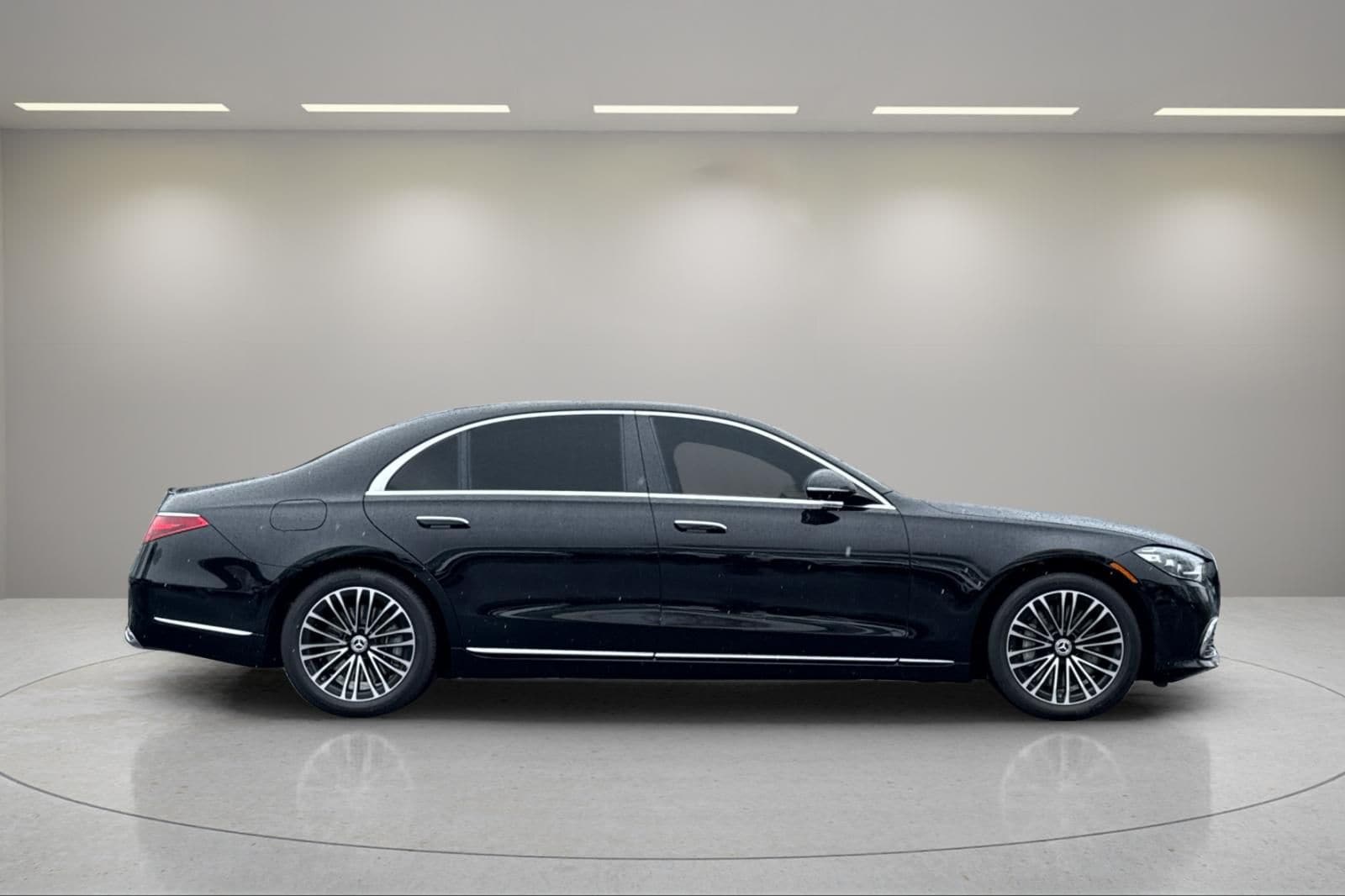 2024 Mercedes-Benz S-Class S 580e photo 2