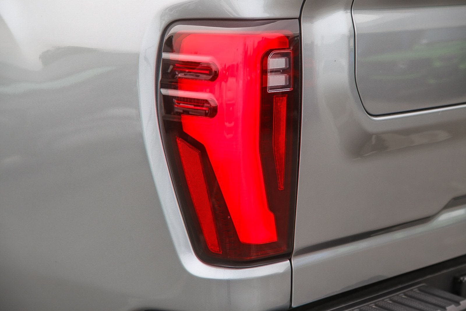 2024 GMC Sierra 3500HD Denali Ultimate photo 3