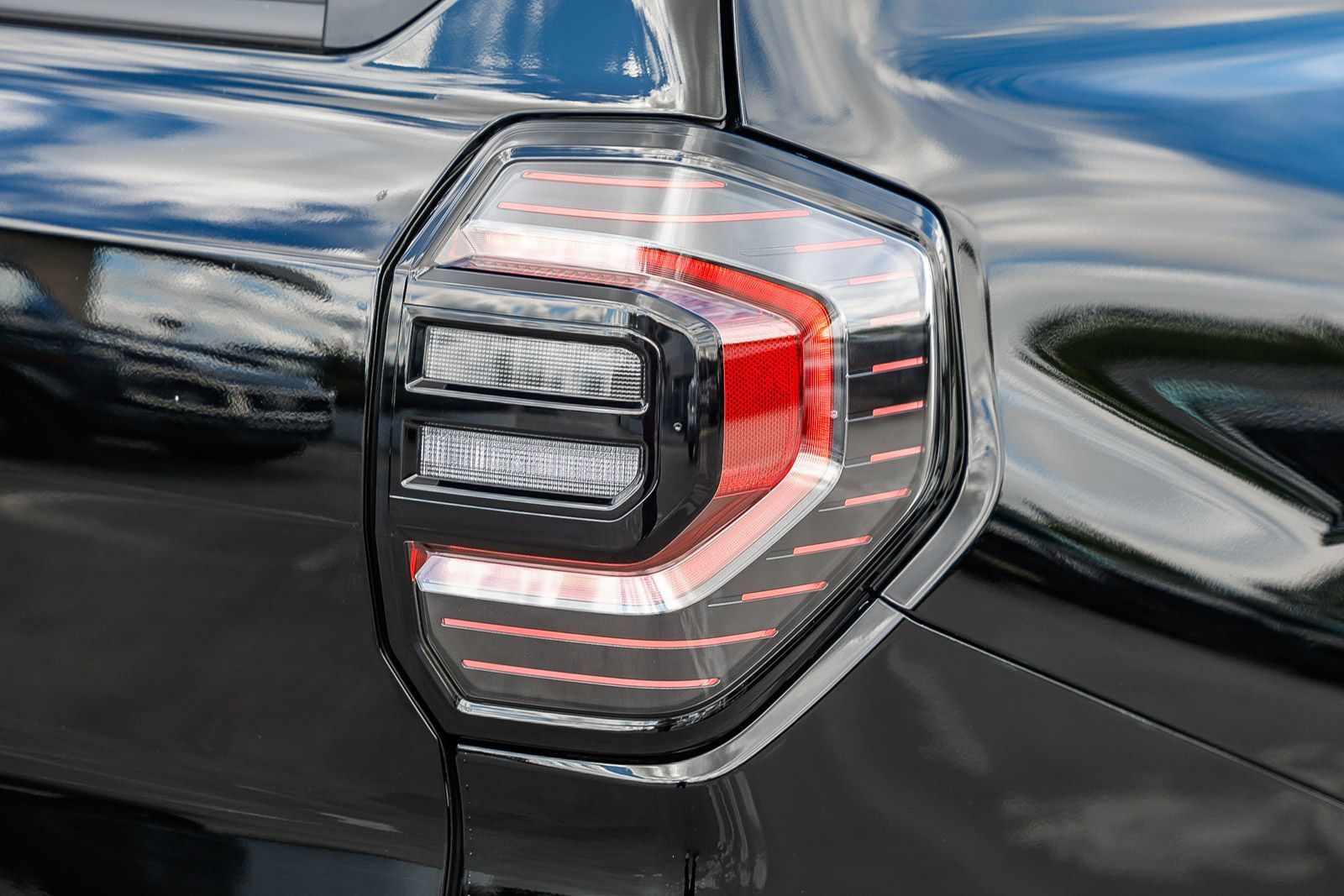 2025 Toyota 4Runner i-Force MAX Hybrid TRD Pro photo 3