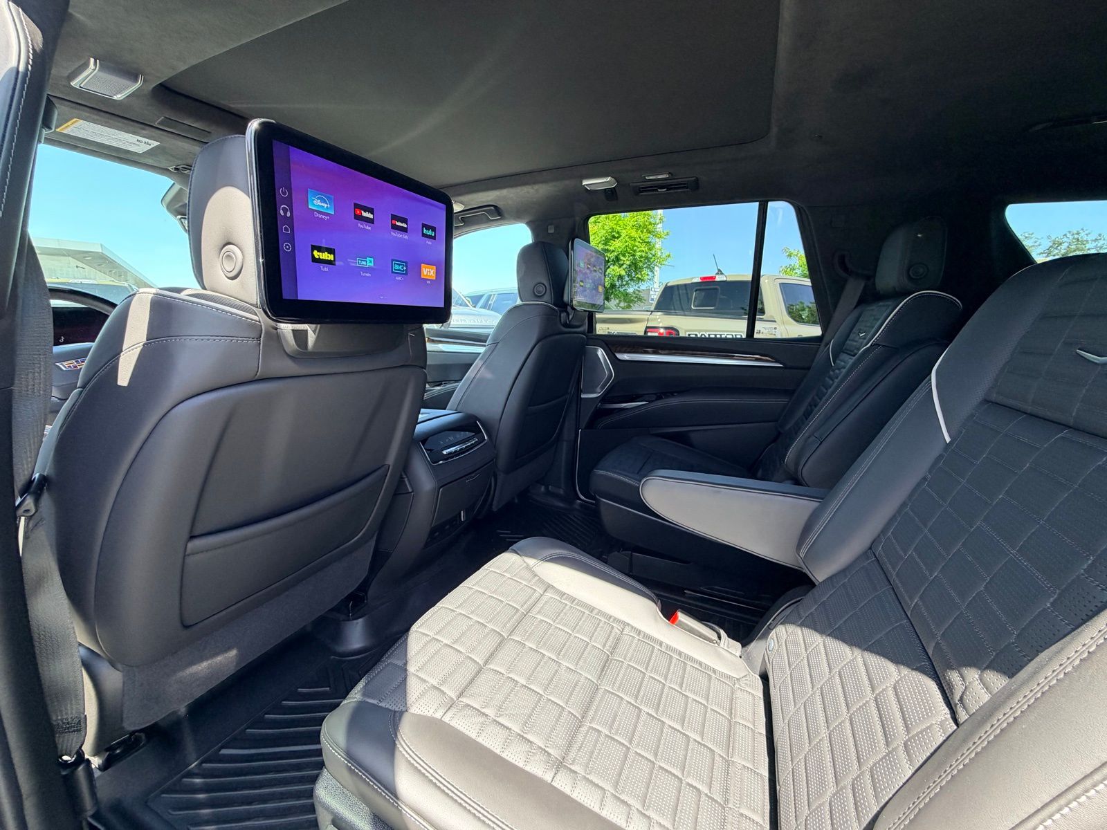 2025 Cadillac Escalade Sport Platinum photo 3
