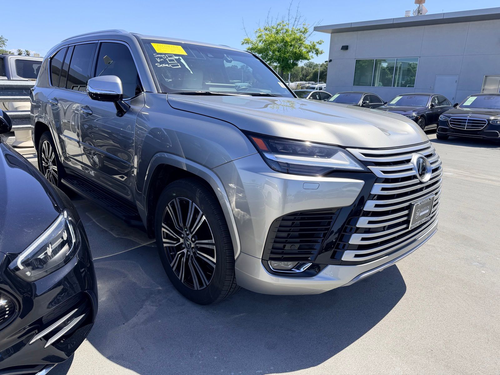 2023 LEXUS LX 600 Luxury photo 4