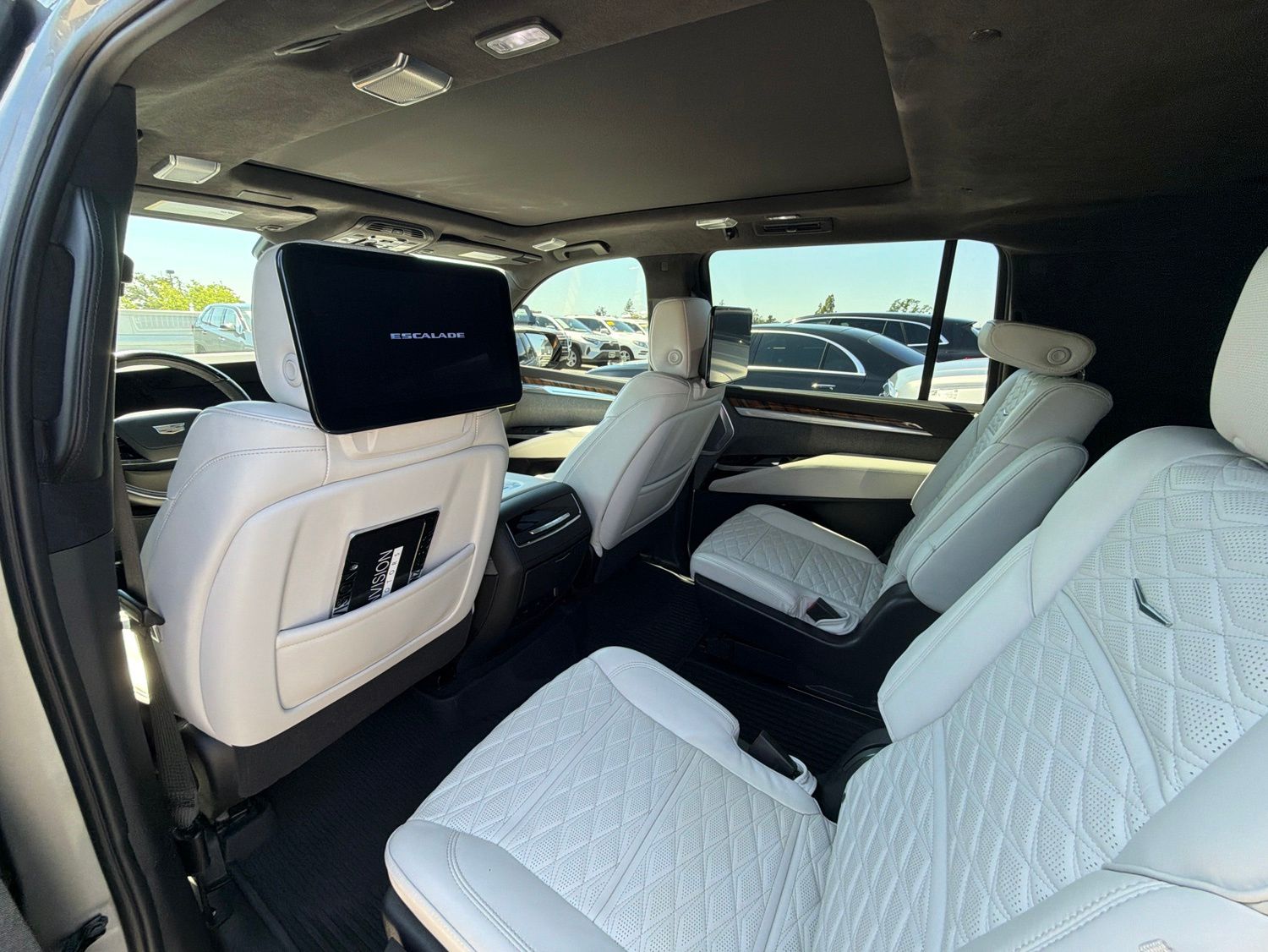 2025 Cadillac Escalade ESV Sport Platinum photo 4