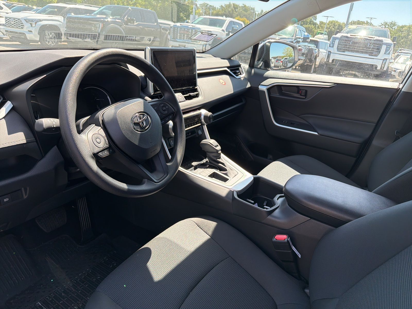 2025 Toyota RAV4 LE photo 5
