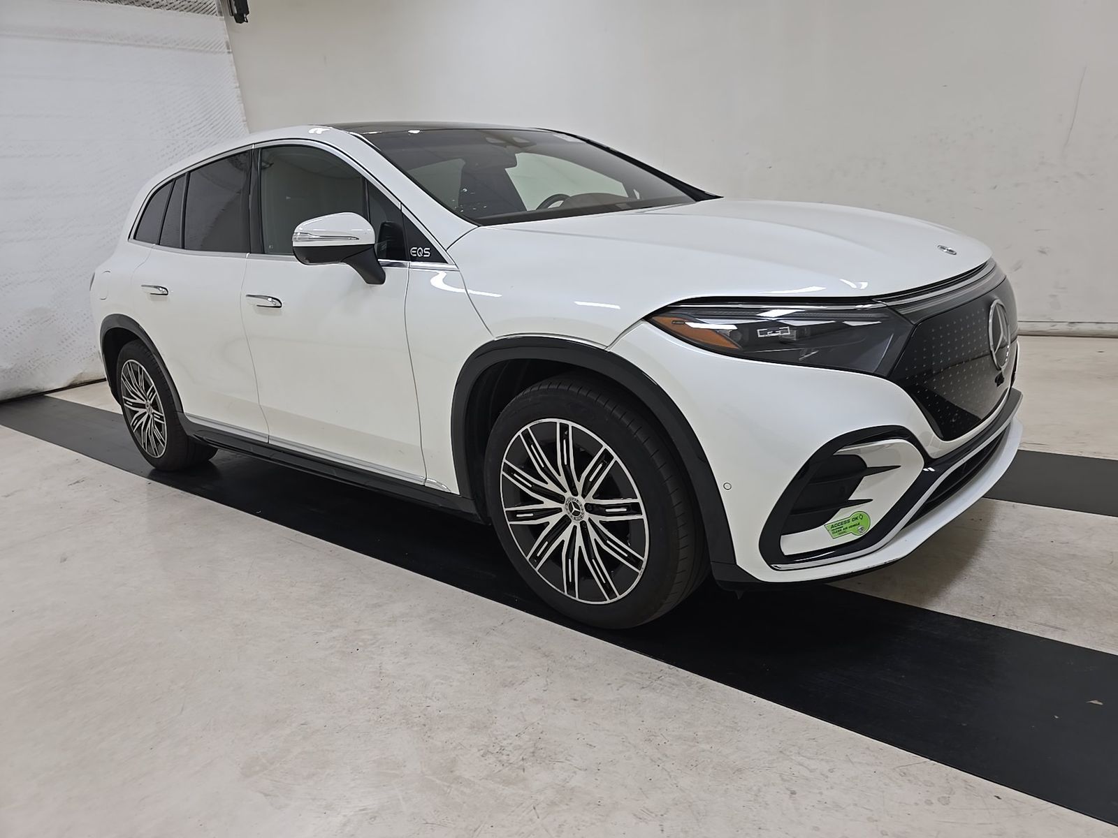 2023 Mercedes-Benz EQS SUV EQS 580 4MATIC's photo