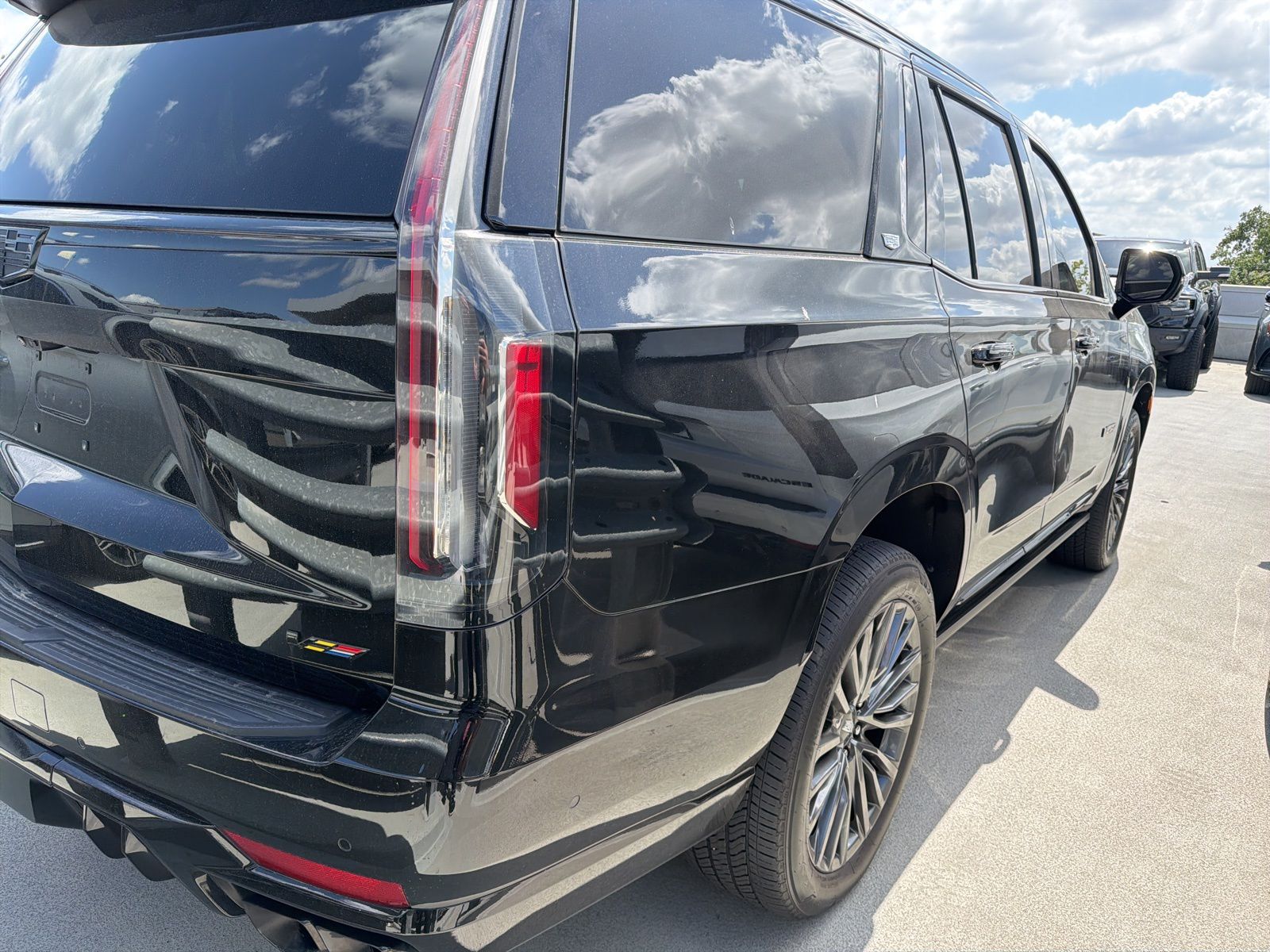 2023 Cadillac Escalade V-Series photo 3