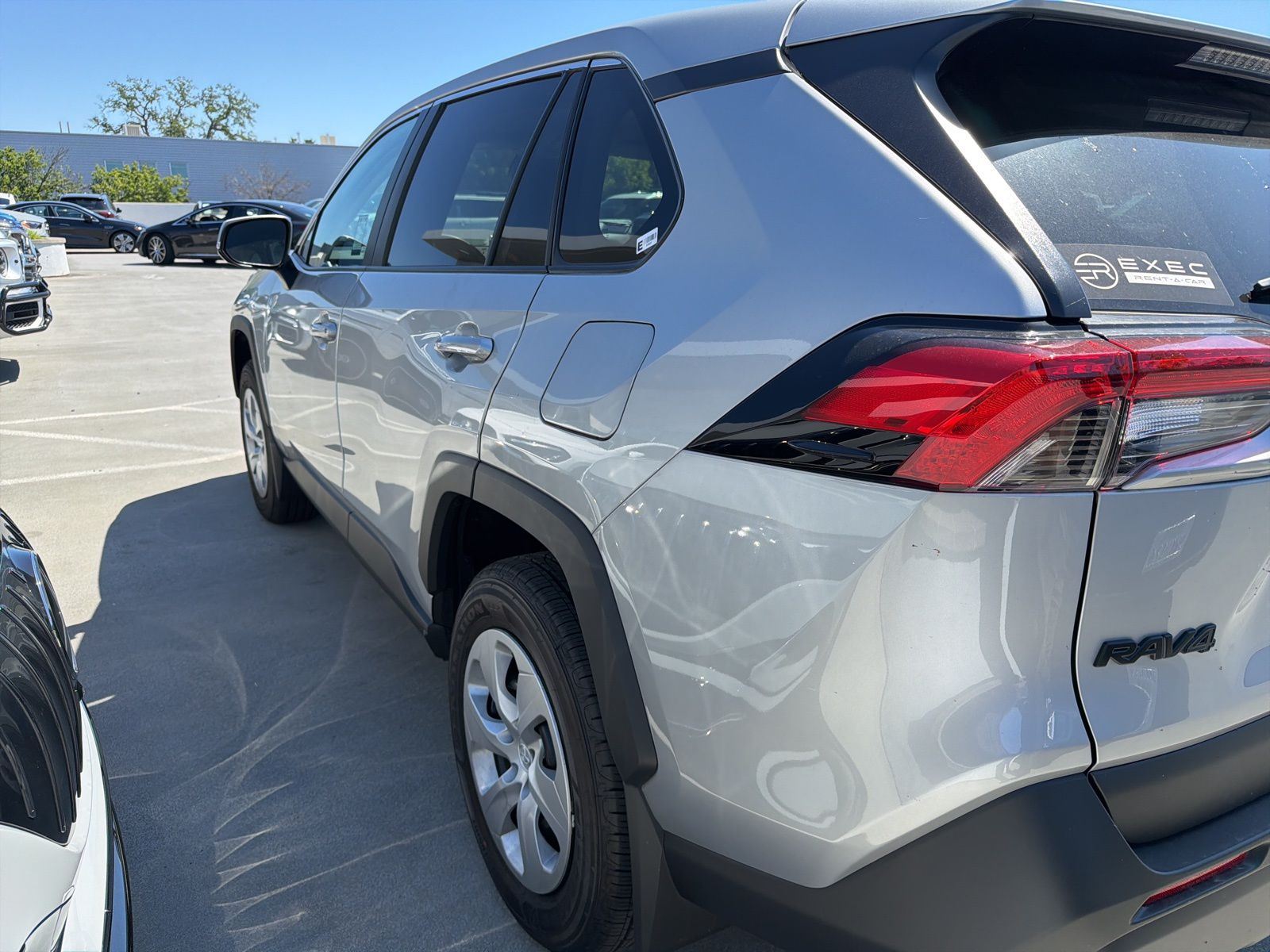 2025 Toyota RAV4 LE photo 4