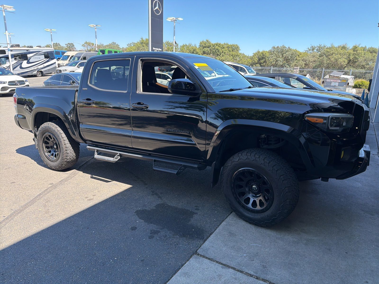 2017 Toyota Tacoma SR5 Double Cab 4x2 V6 Auto Short Bed's photo