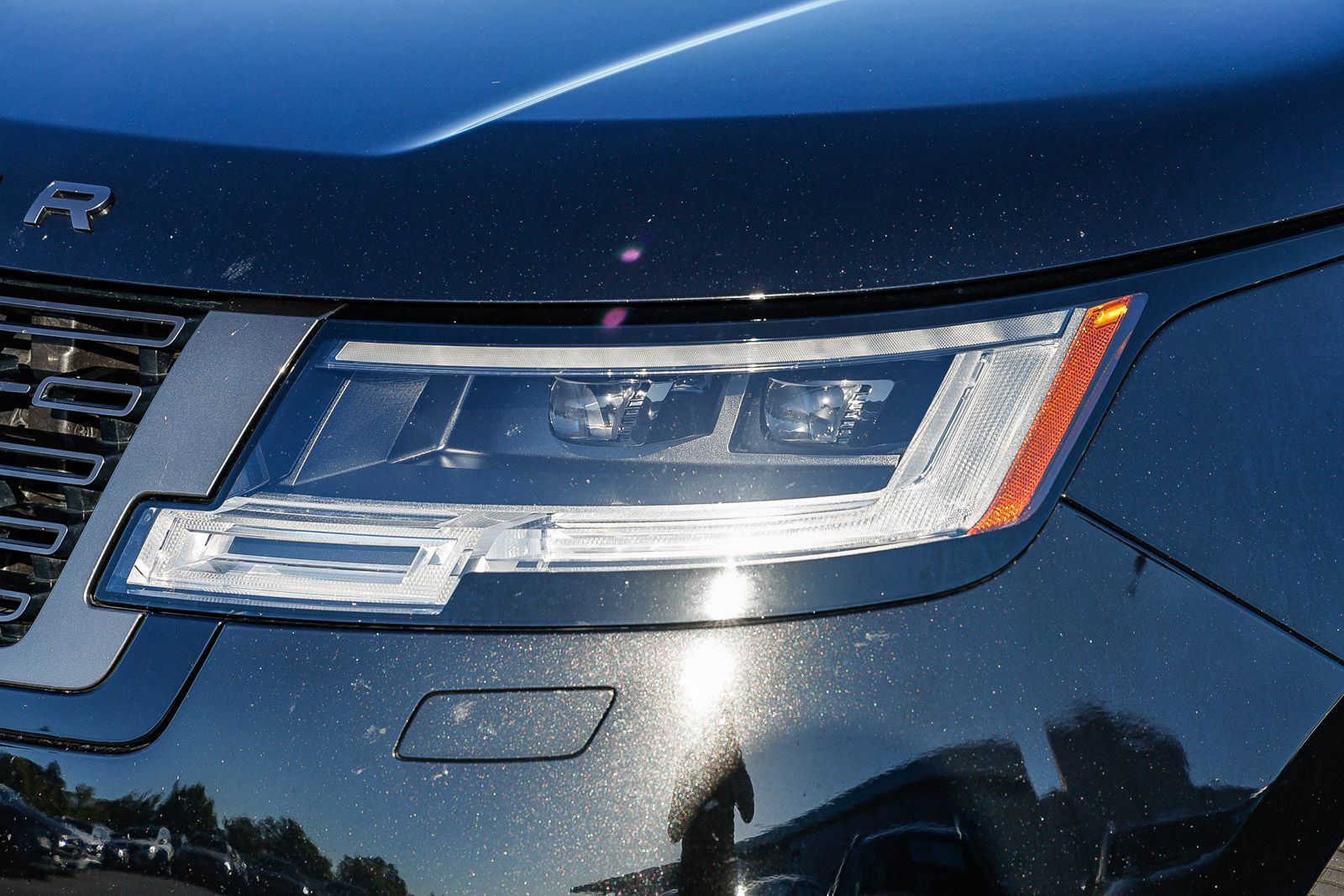 2023 Land Rover Range Rover SE photo 6