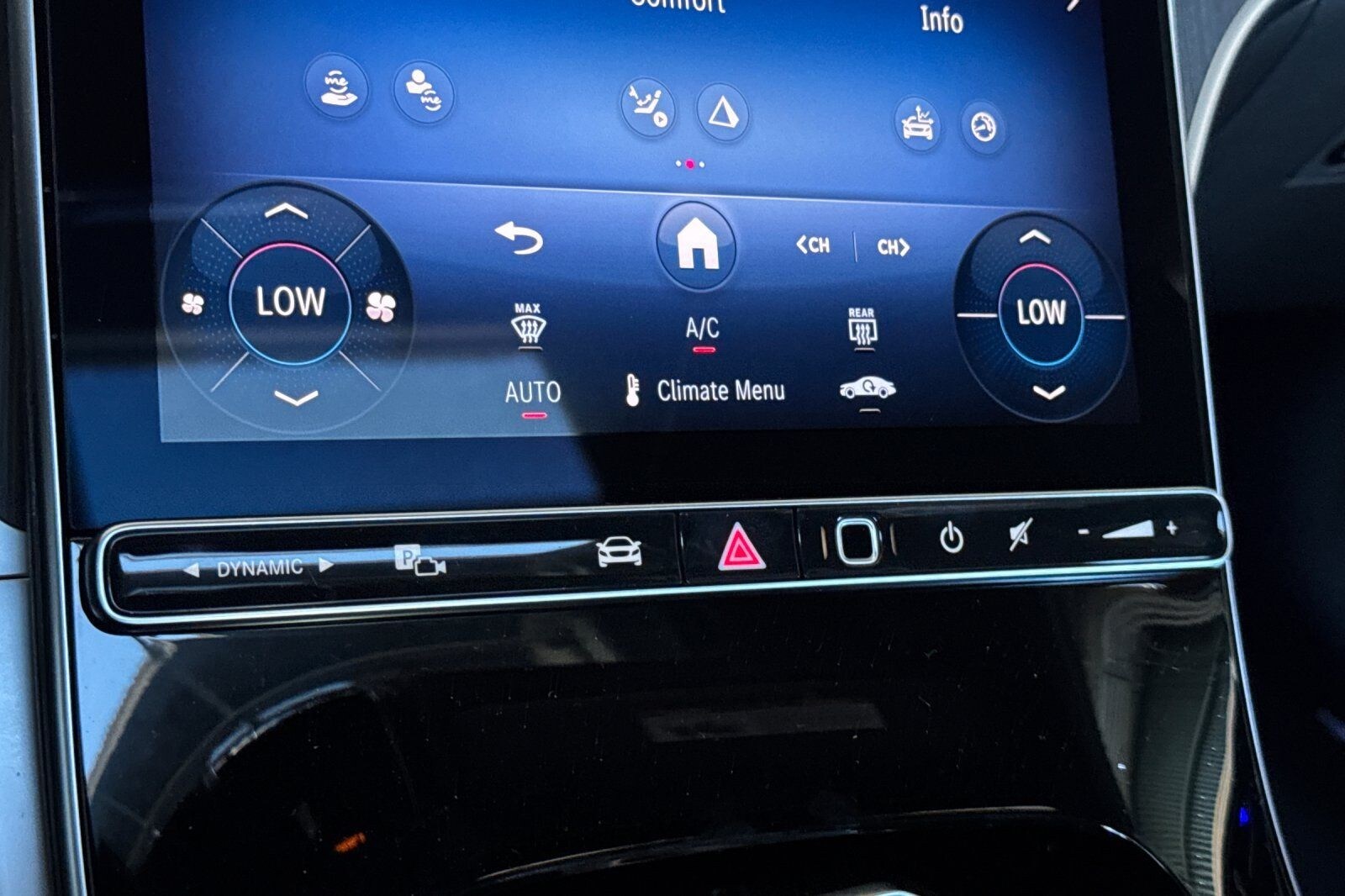 2025 Mercedes-Benz C-Class Sedan C 300 - Photo 25