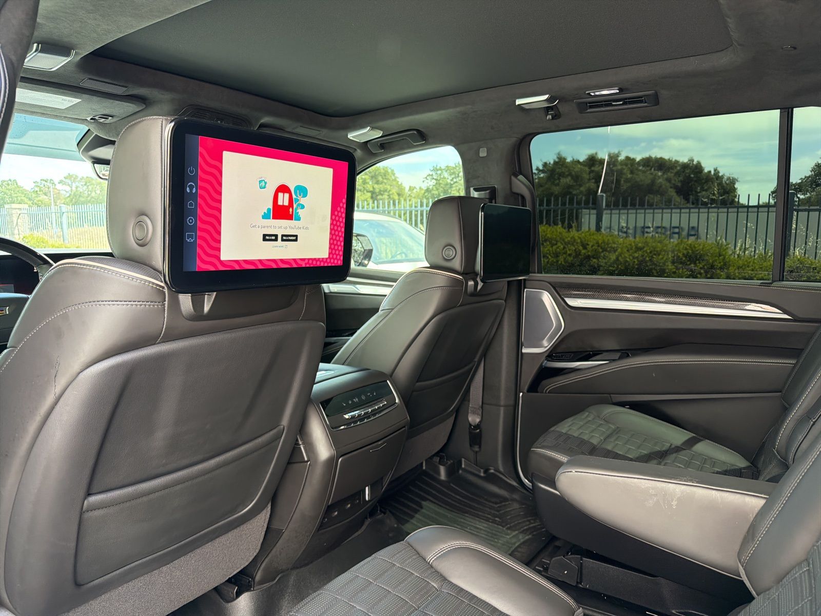 2025 Cadillac Escalade ESV V-Series photo 5