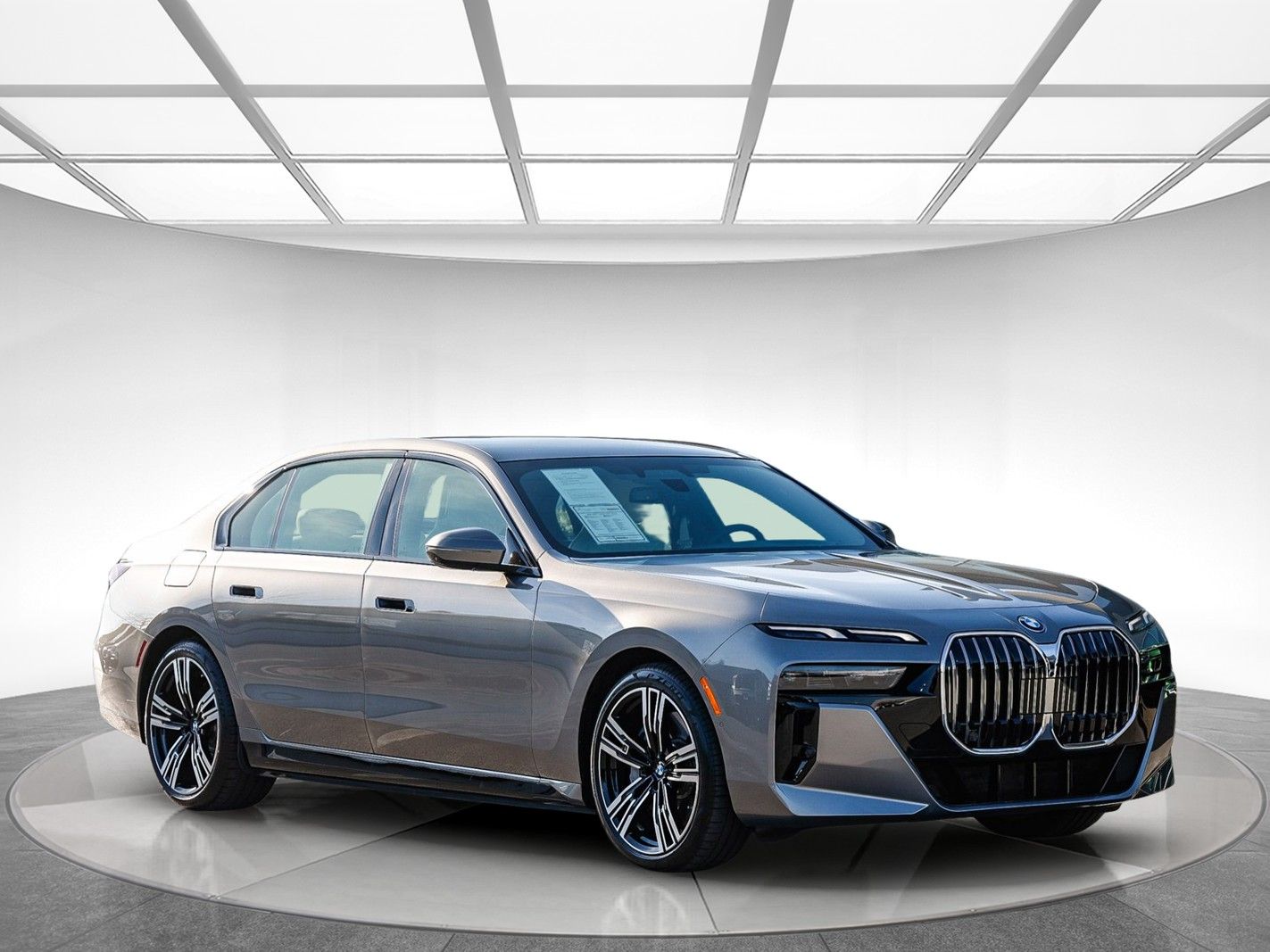 2026 BMW 7 Series 750e xDrive photo 4