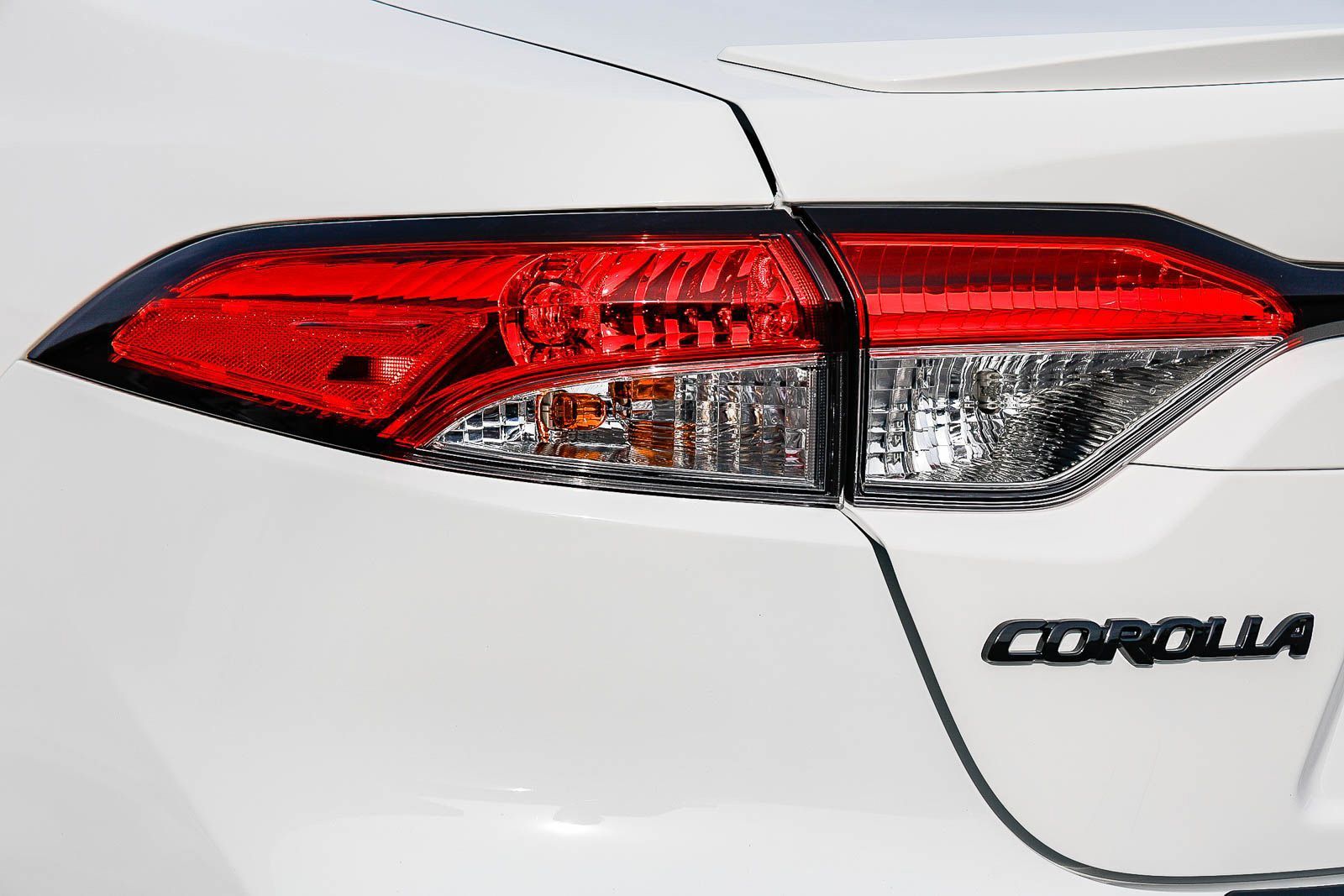 2026 Toyota Corolla SE photo 3
