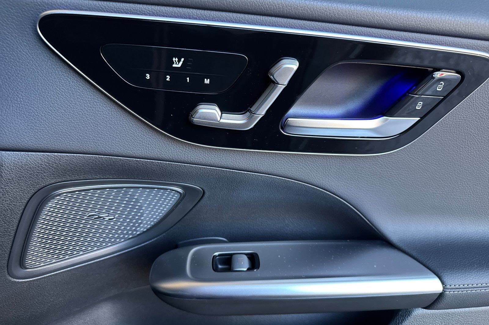 2025 Mercedes-Benz C-Class Sedan C 300 - Photo 21