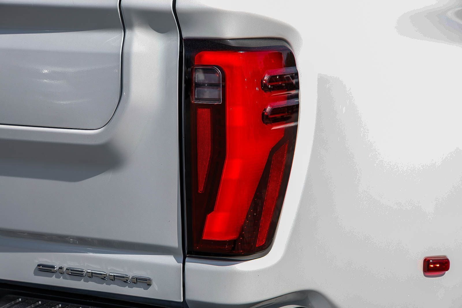2025 GMC Sierra 3500HD Denali photo 3