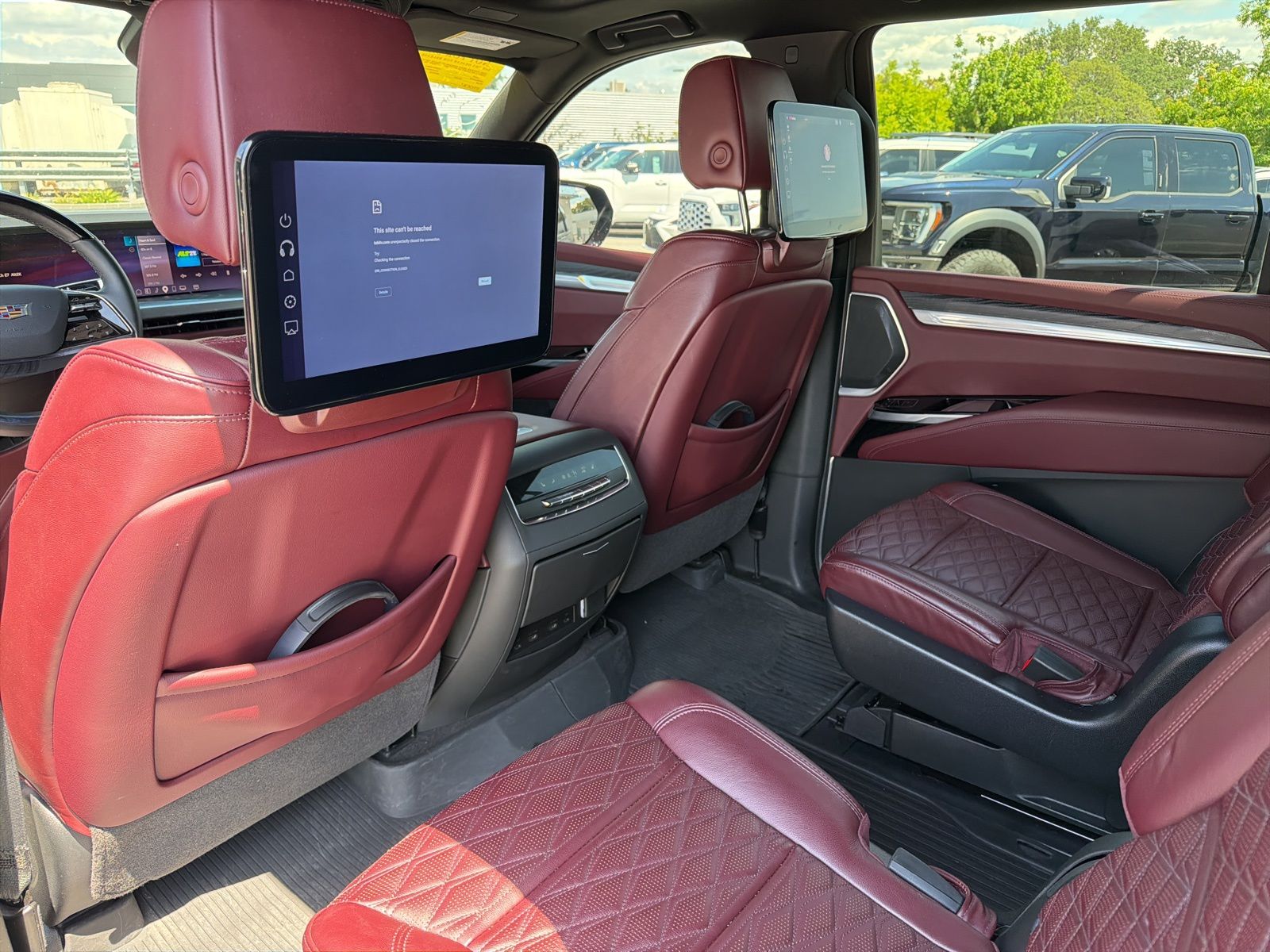 2025 Cadillac Escalade ESV Sport photo 3