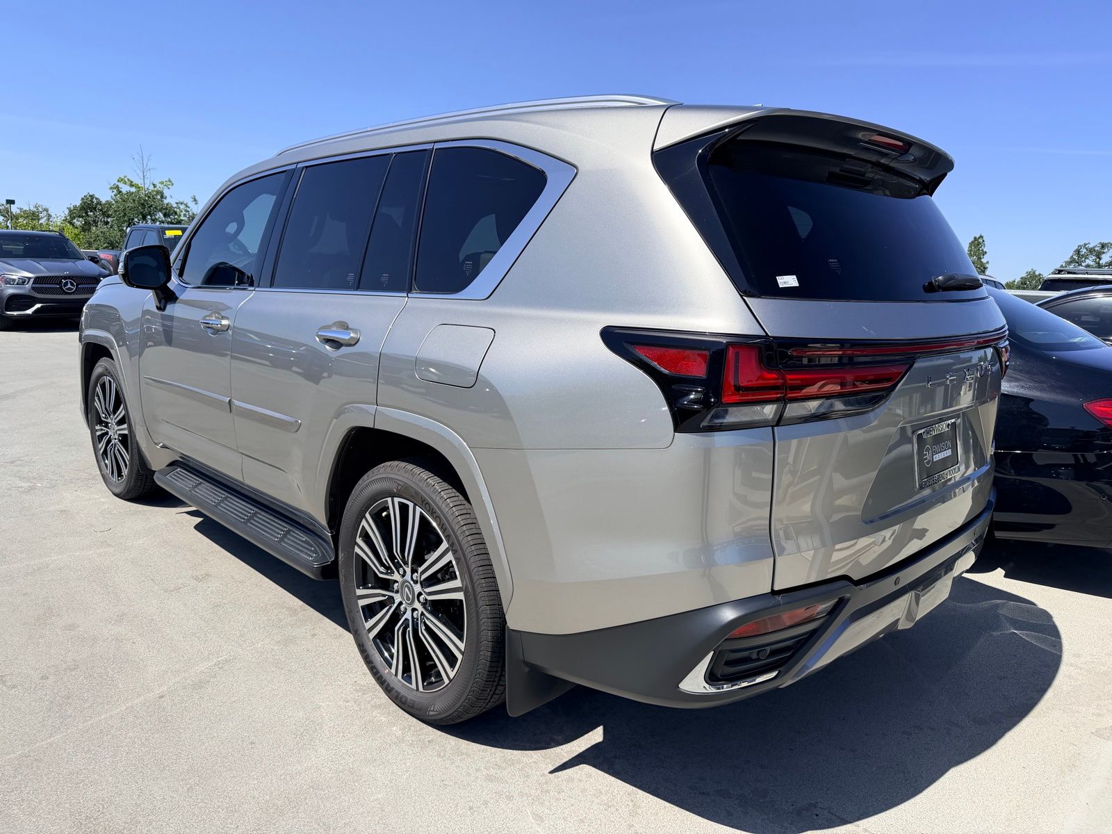 2023 LEXUS LX 600 Luxury photo 5