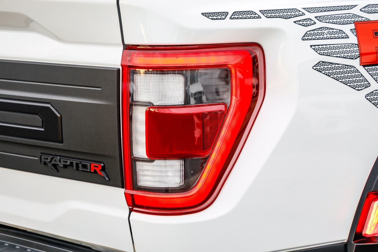 2023 Ford F-150 Raptor - Photo 9