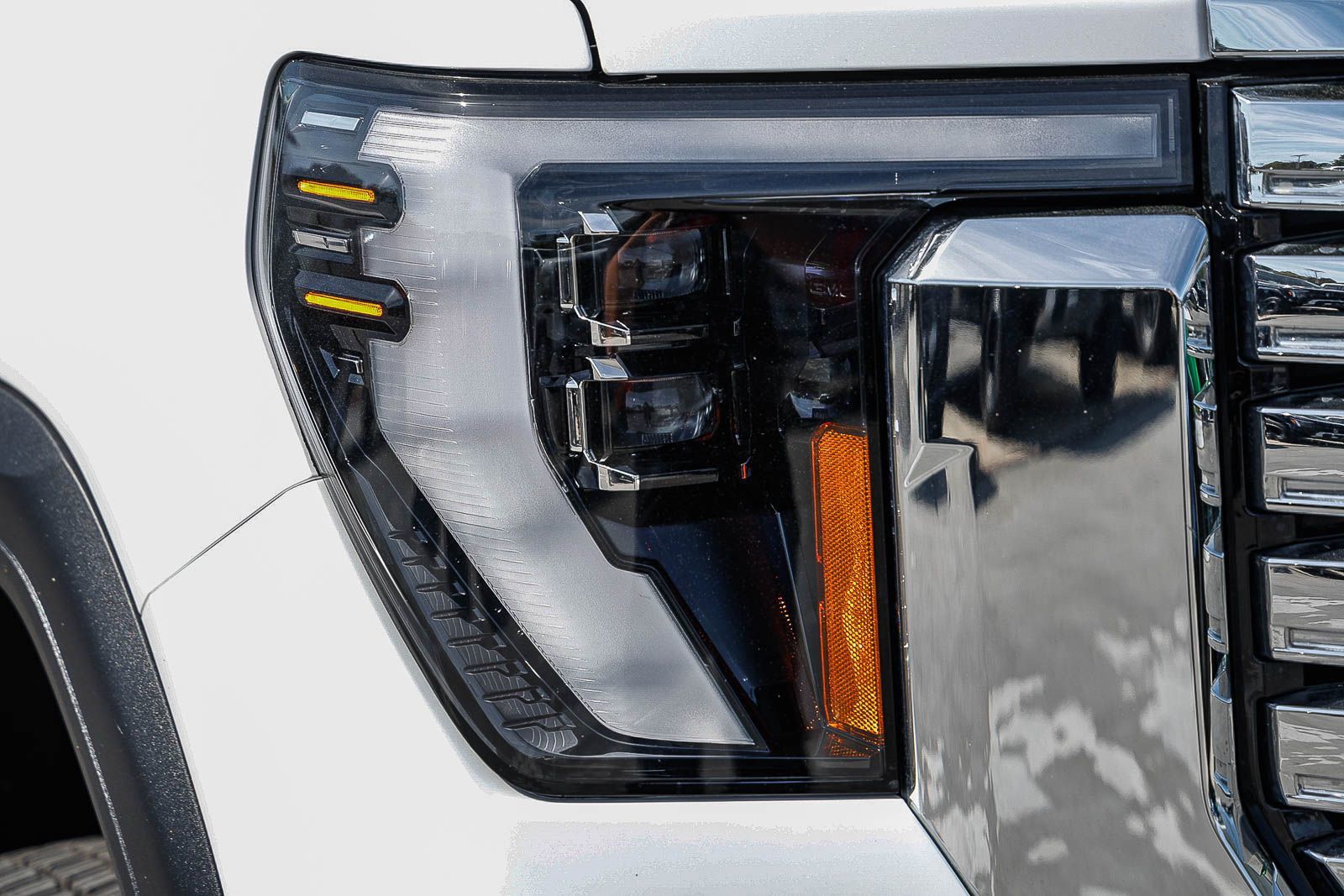 2025 GMC Sierra 3500HD Denali photo 6