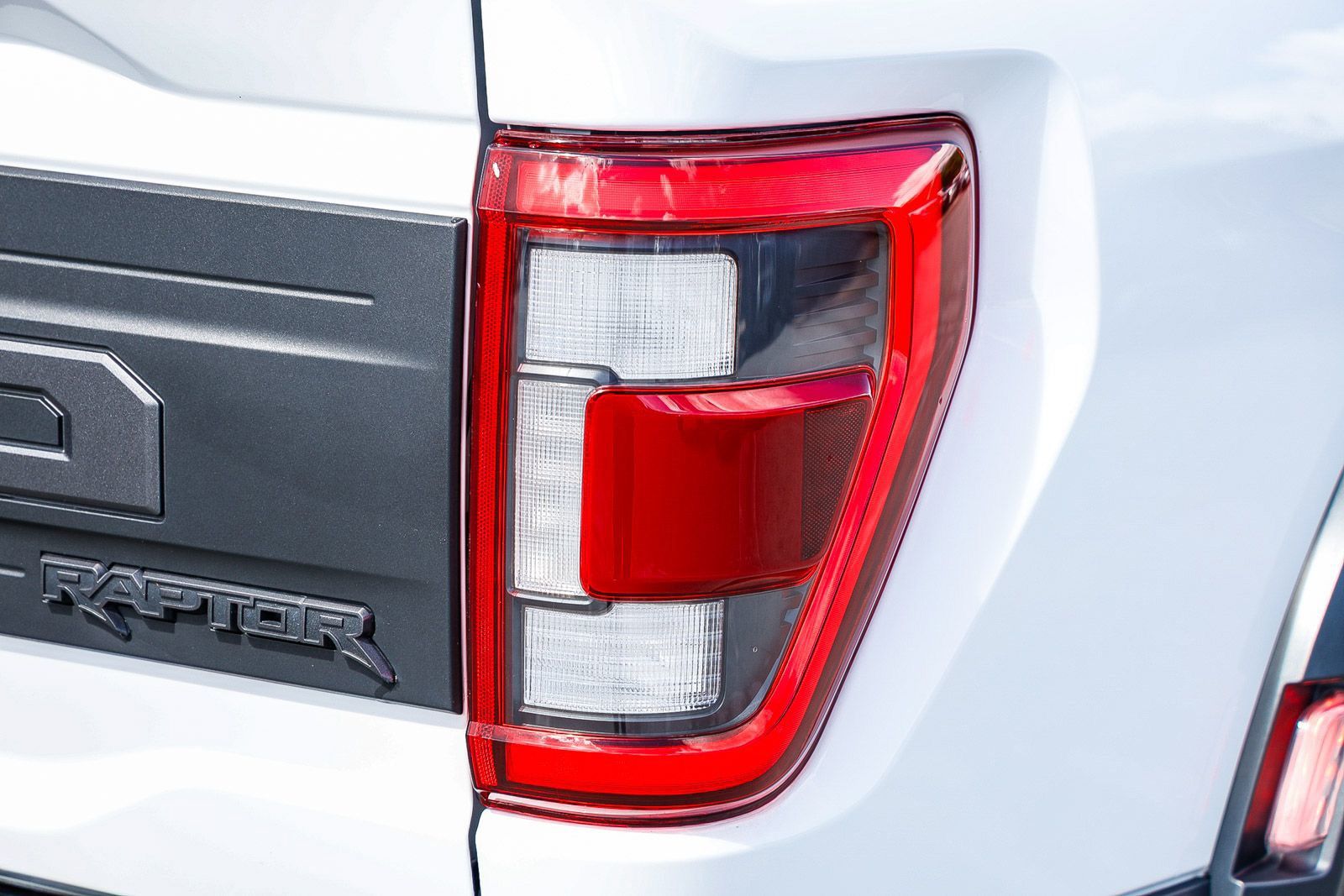 2023 Ford F-150 Raptor photo 3