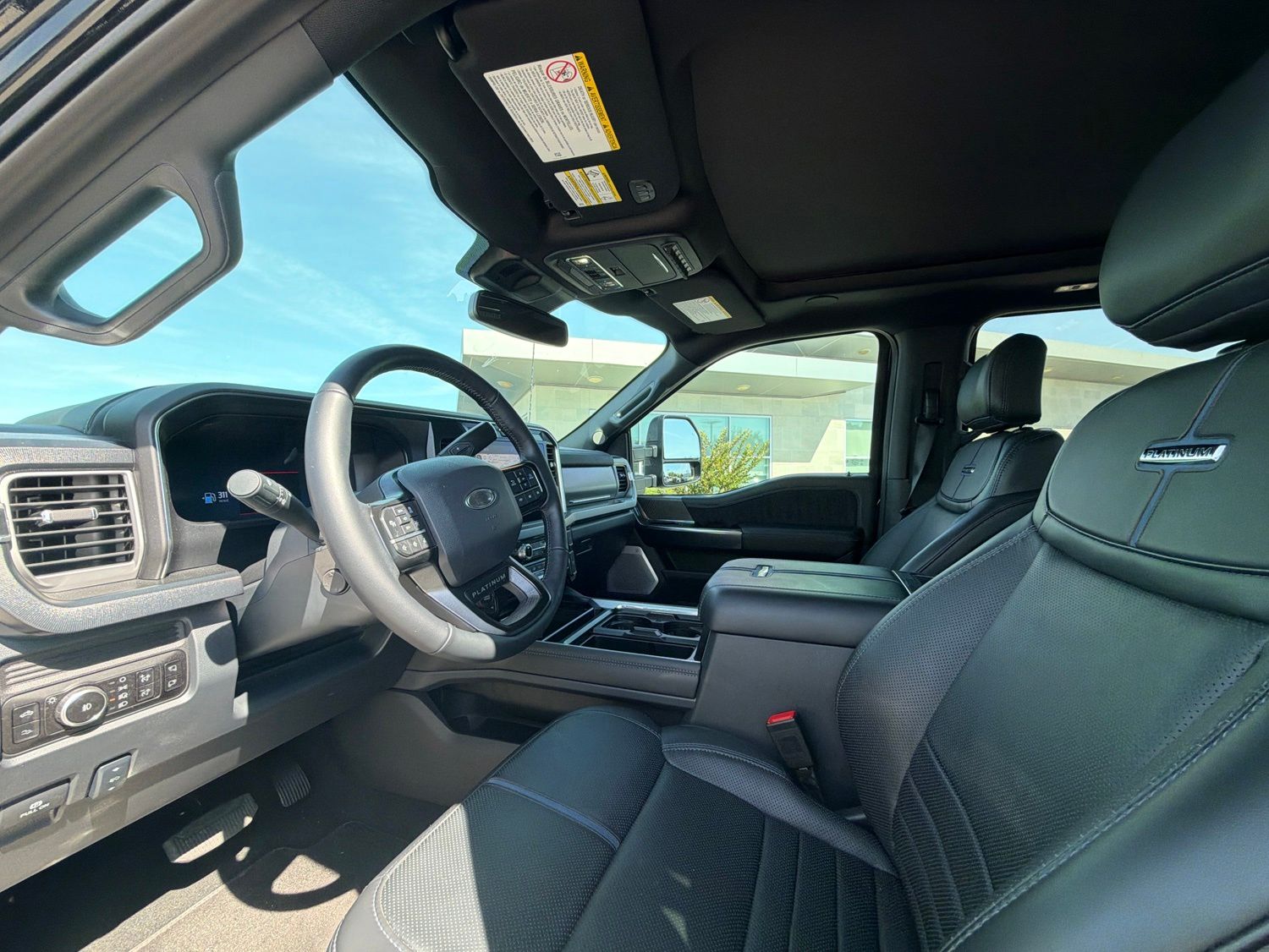 2025 Ford F-250SD Platinum photo 2