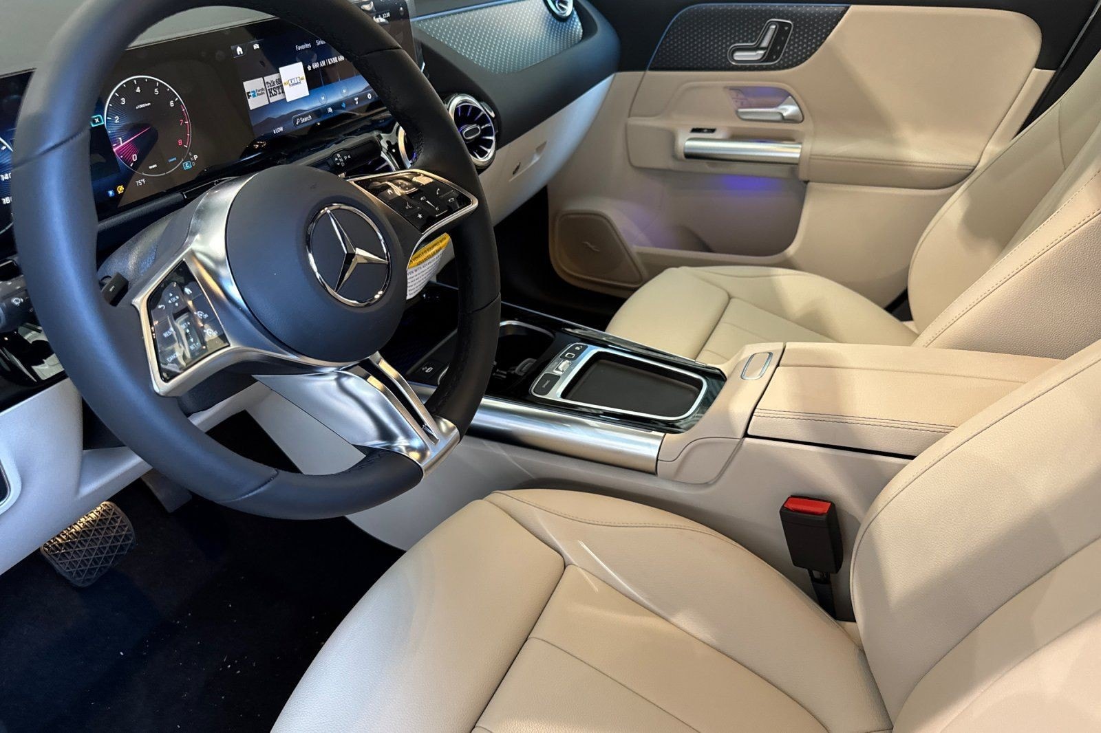 2025 Mercedes-Benz GLA GLA250 - Photo 11