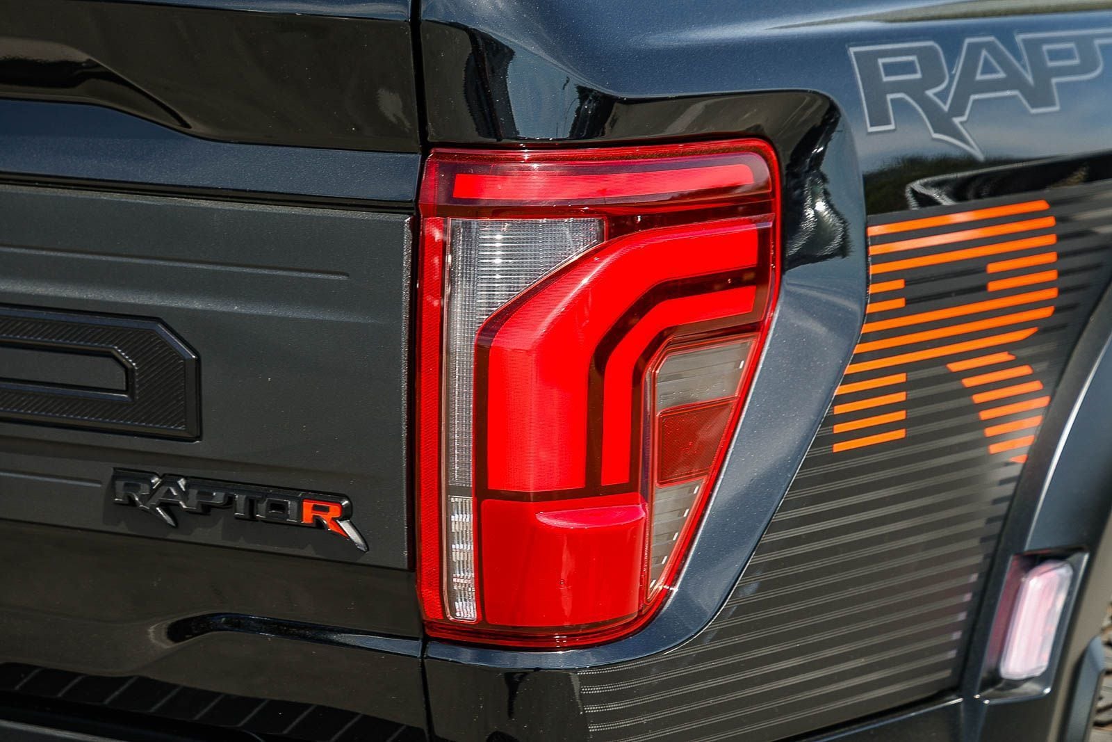 2025 Ford F-150 Raptor photo 3