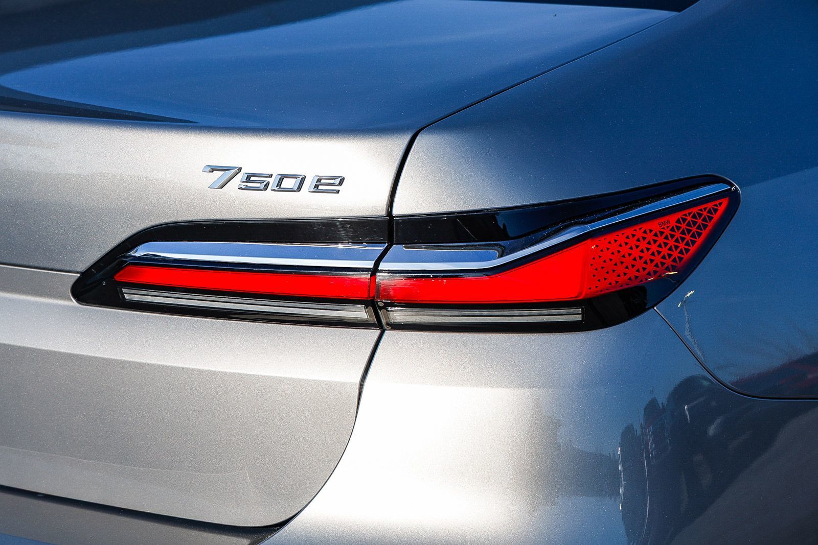 2026 BMW 7 Series 750e xDrive photo 3