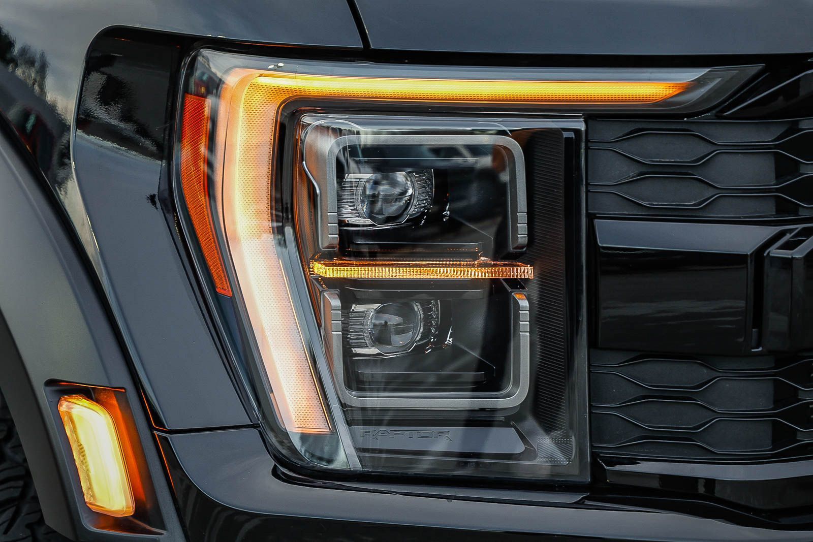 2023 Ford F-150 Raptor photo 6