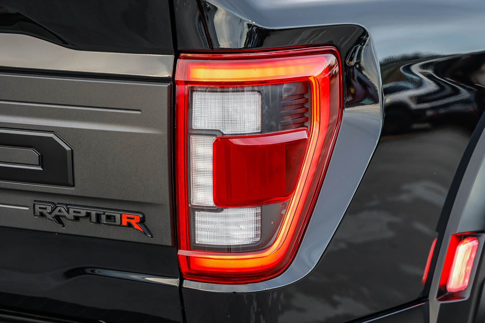 2023 Ford F-150 Raptor photo 3
