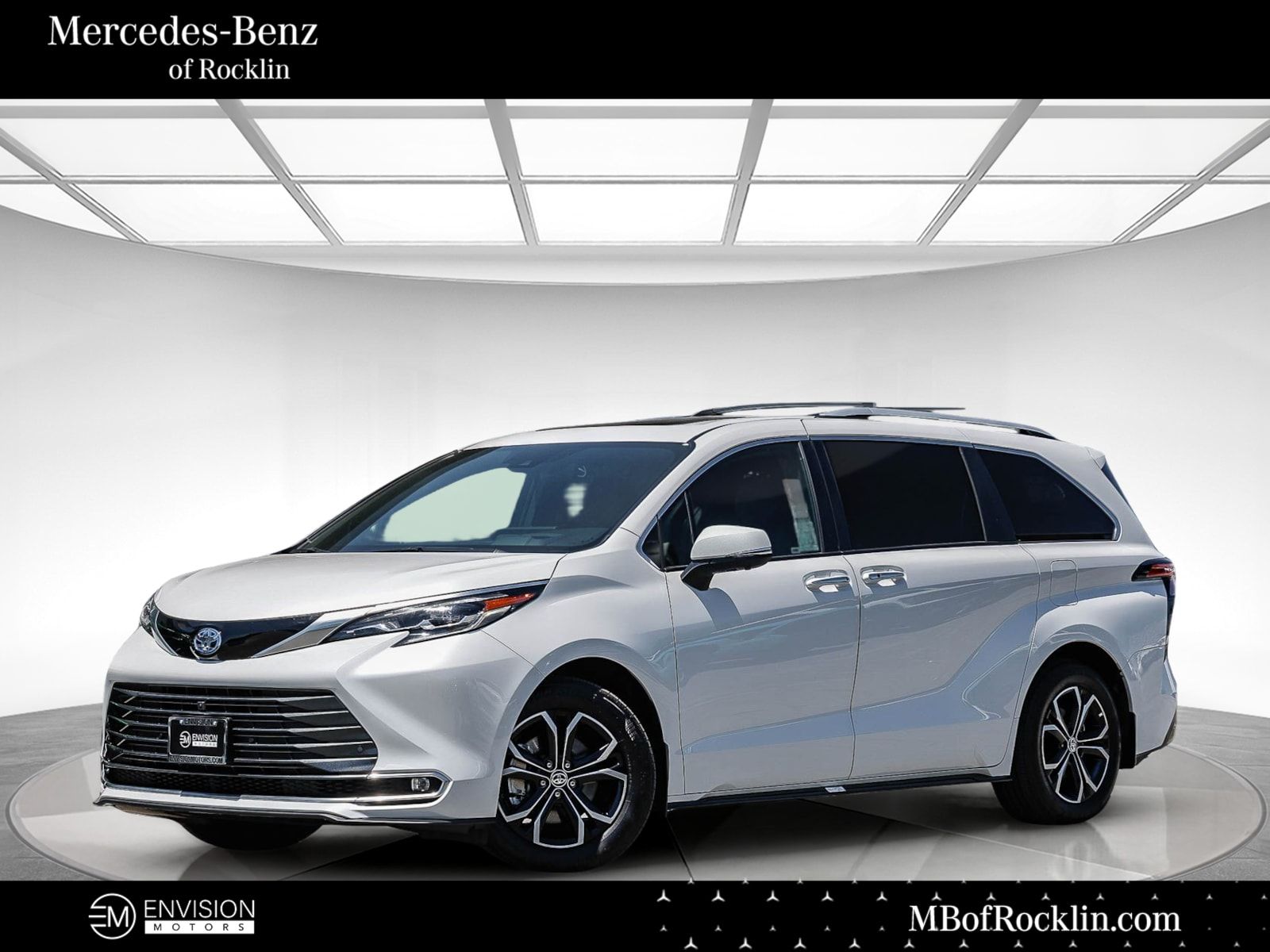 2025 Toyota Sienna Platinum 7-Passenger Hybrid AWD