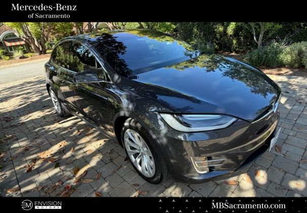 2016 Tesla Model X's photo