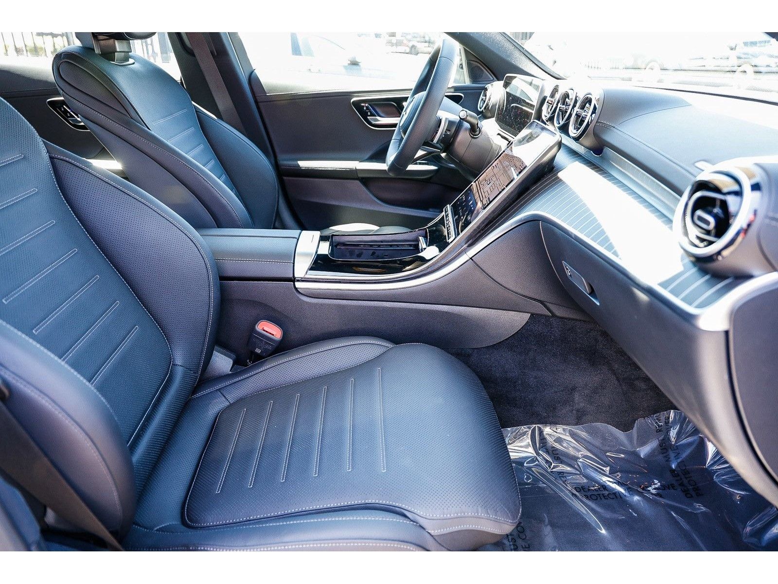 2025 Mercedes-Benz C-Class Sedan C 300 - Photo 17
