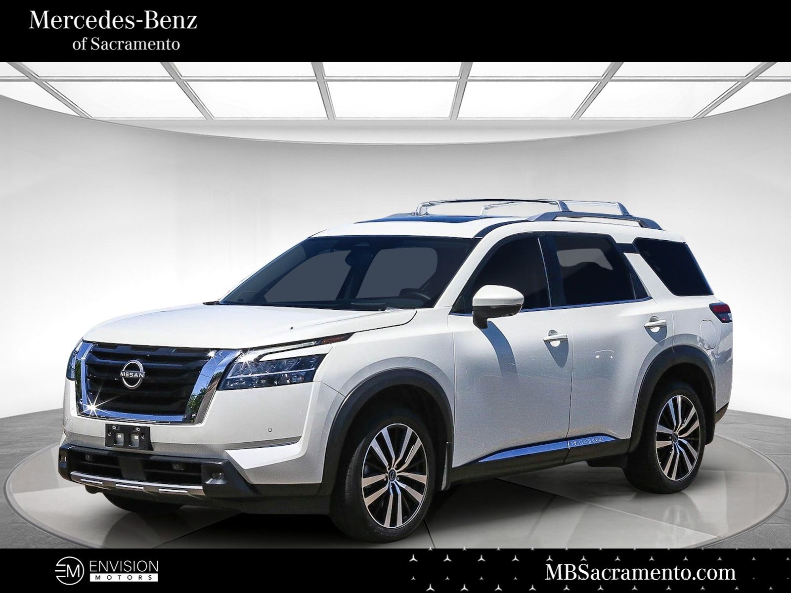 2023 Nissan Pathfinder Platinum 2WD's photo