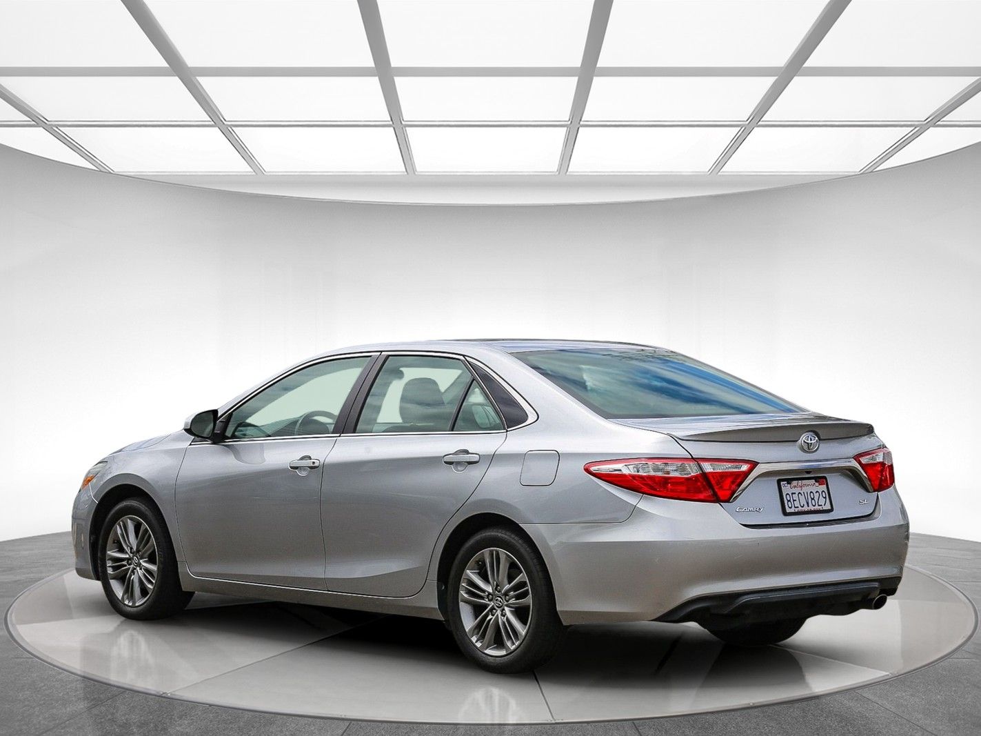 2017 Toyota Camry SE photo 2