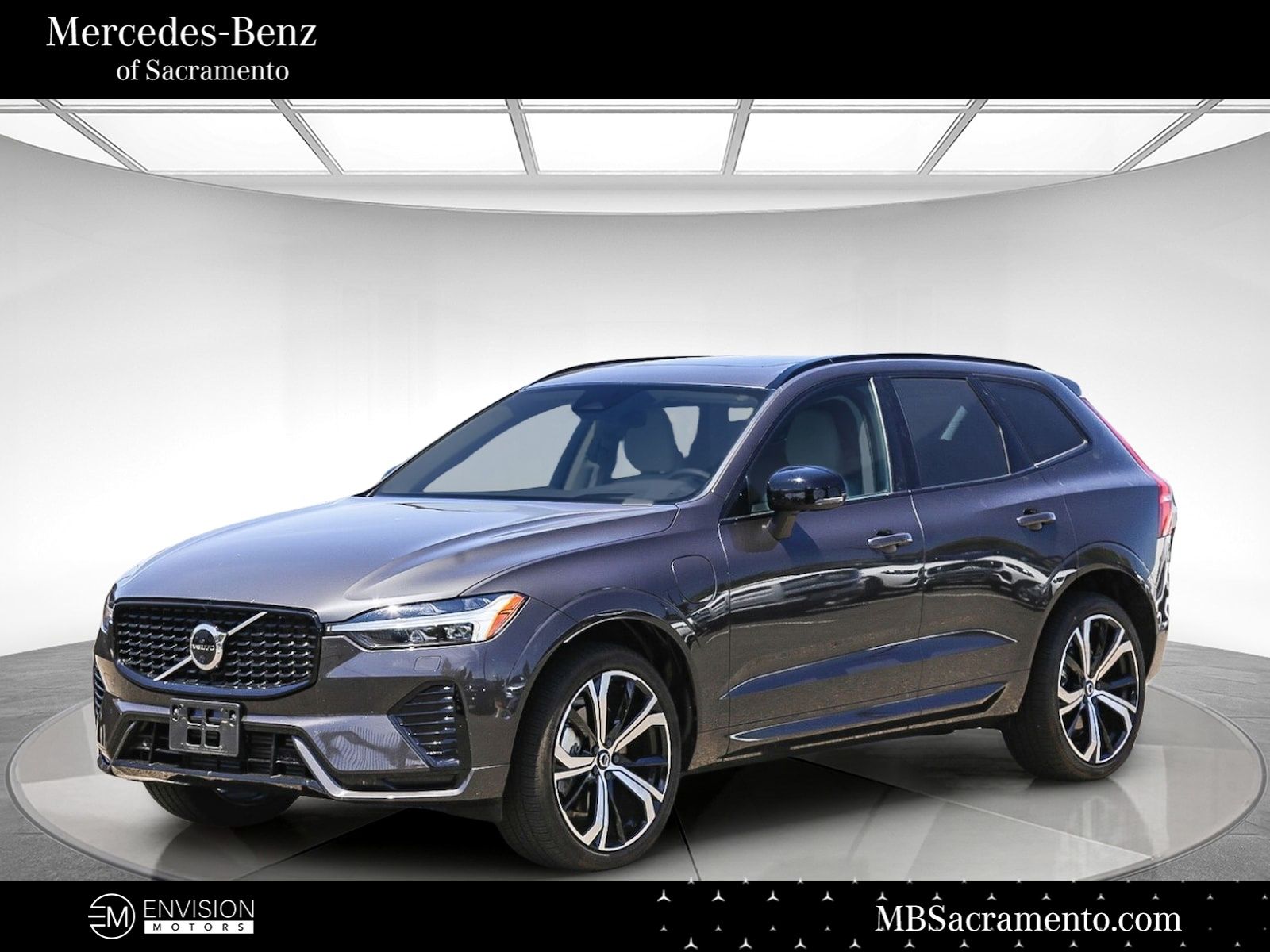 2025 Volvo XC60 T8 Ultra Dark AWD's photo