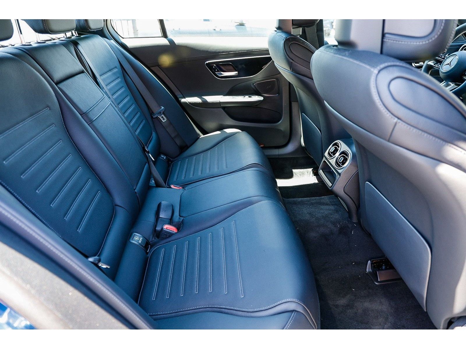 2025 Mercedes-Benz C-Class Sedan C 300 - Photo 18