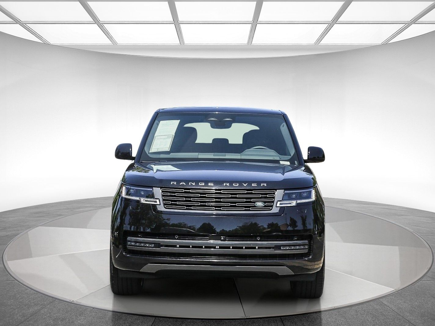 2025 Land Rover Range Rover SE photo 5