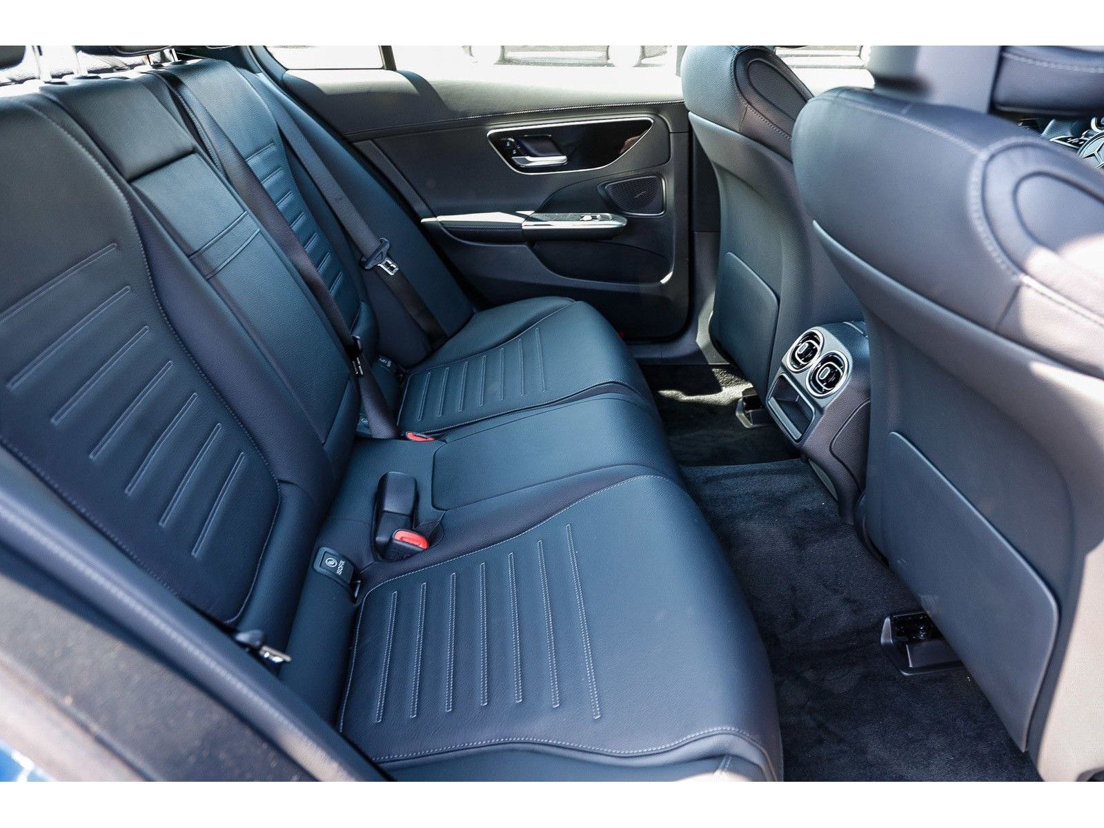 2025 Mercedes-Benz C-Class Sedan C 300 - Photo 18