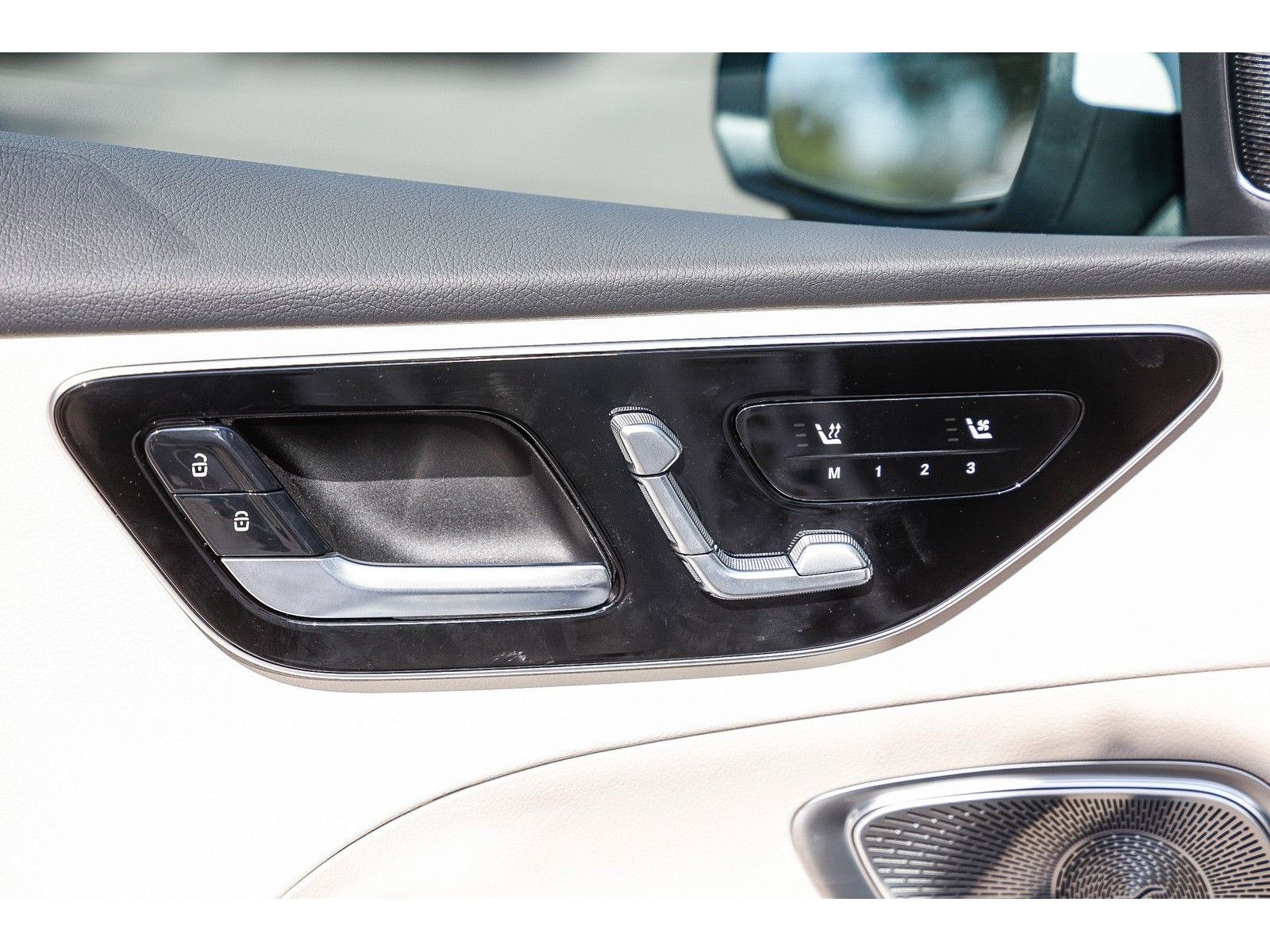 2025 Mercedes-Benz C-Class Sedan C 300 - Photo 22