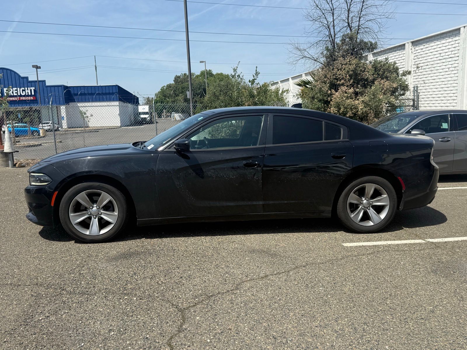 2017 Dodge Charger SXT photo 2