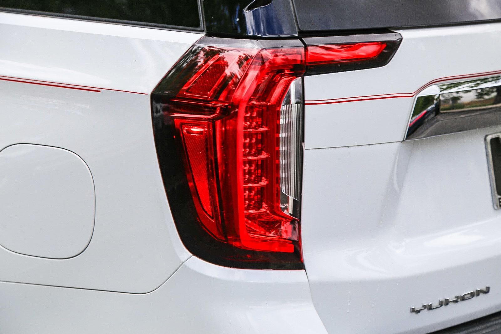 2022 GMC Yukon SLT photo 3
