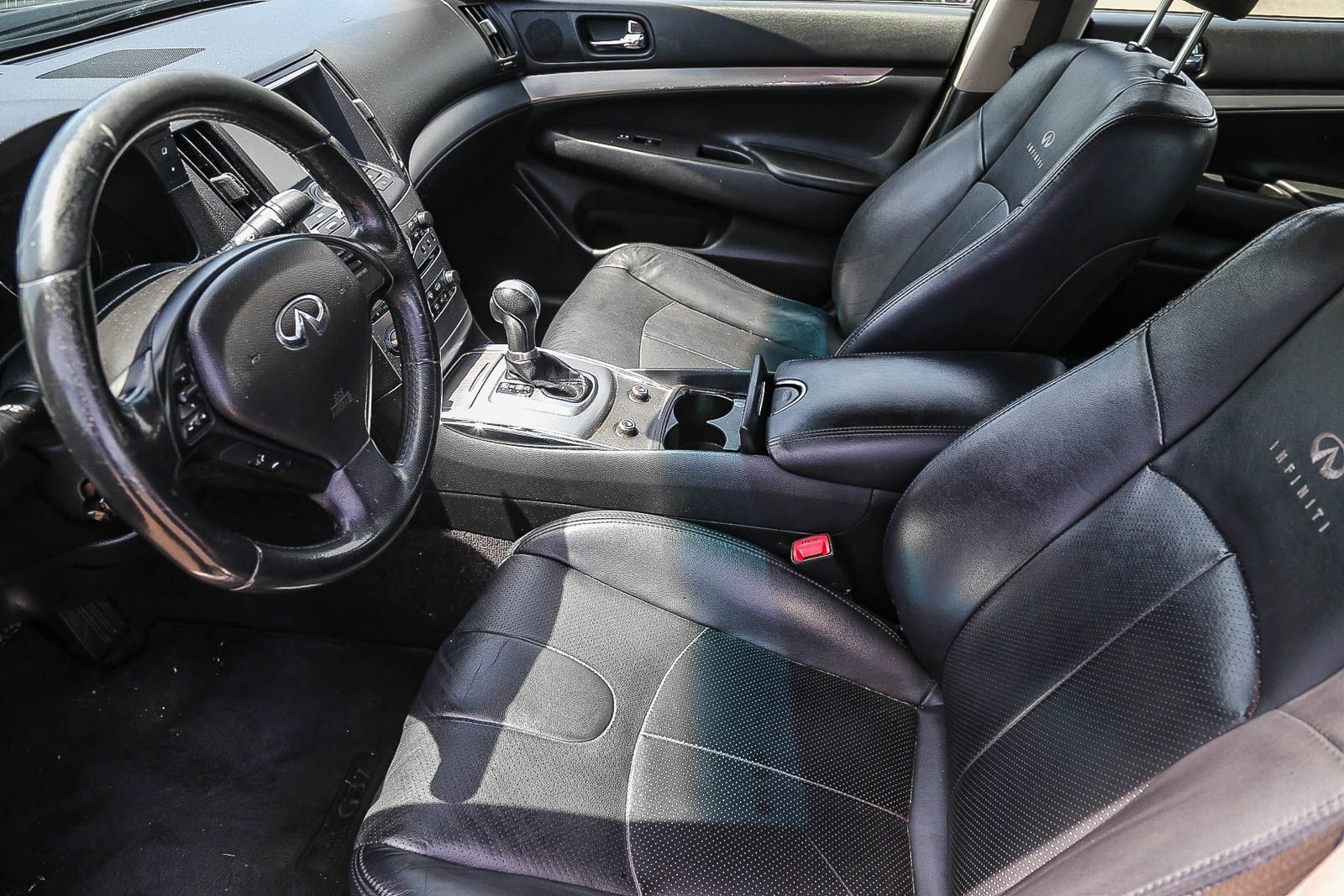 2013 INFINITI G37 Journey photo 5