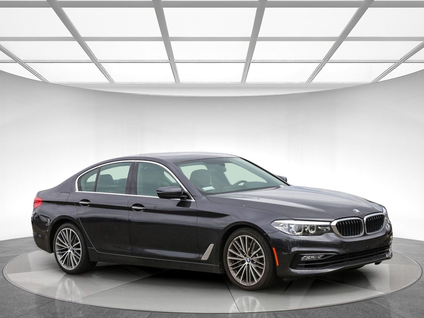 2017 BMW 5 Series 530i photo 4