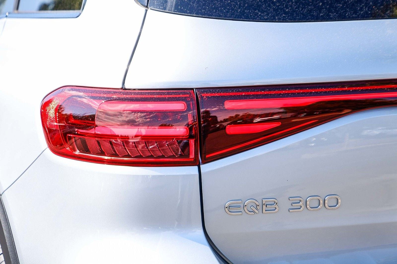 2024 Mercedes-Benz EQB 300 photo 3