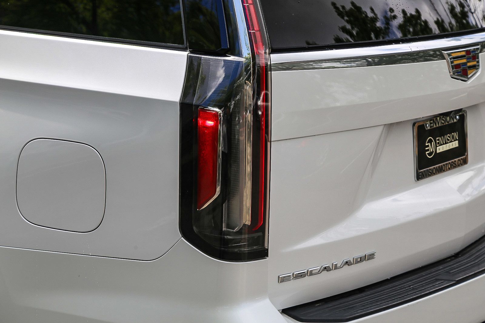 2023 Cadillac Escalade Premium Luxury photo 3