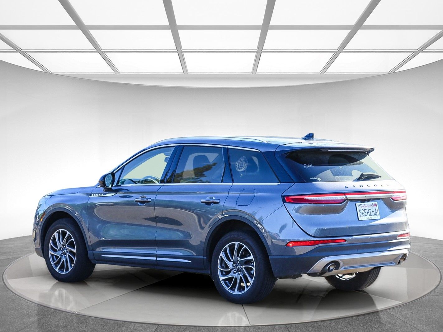 2022 Lincoln Corsair Standard photo 2