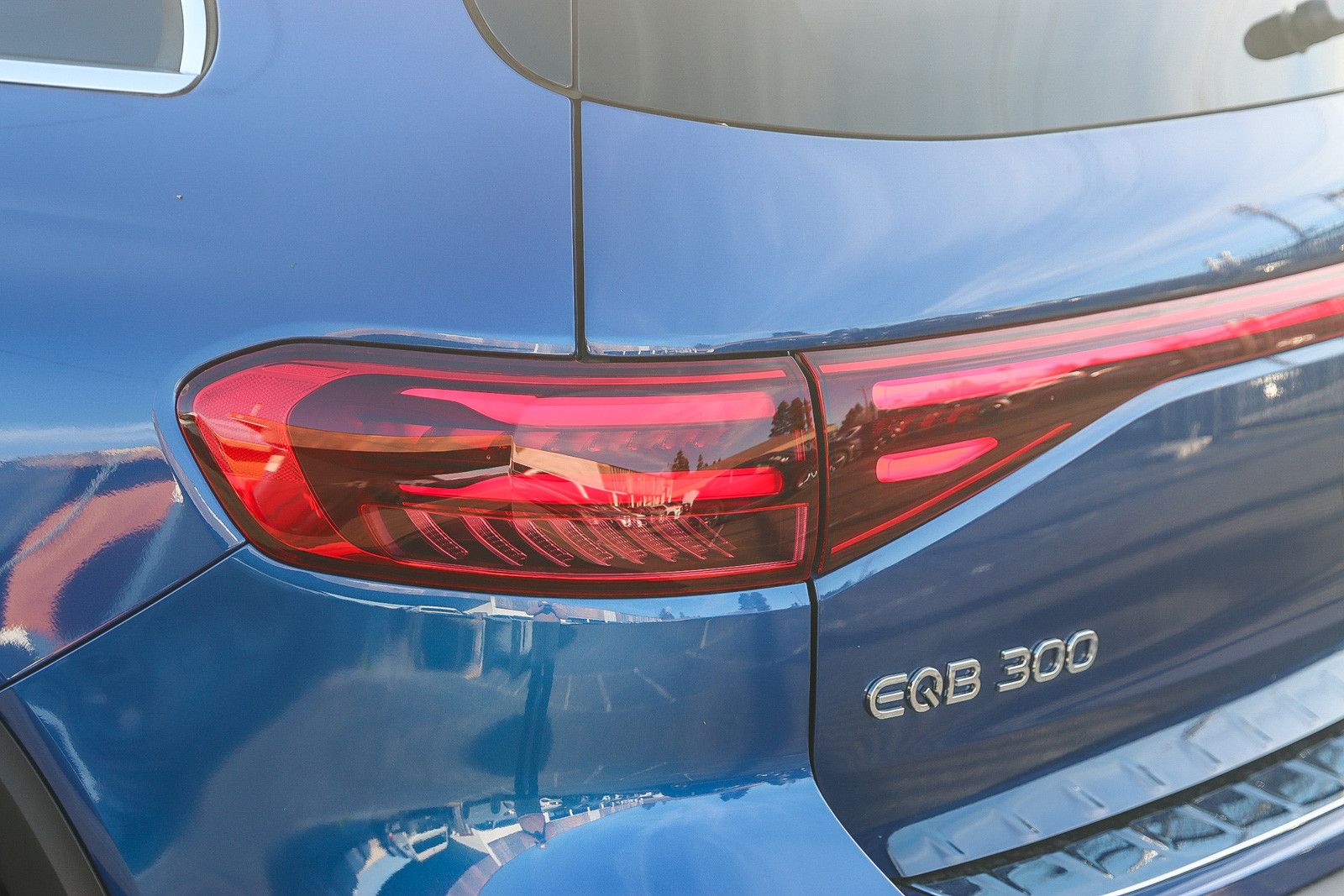 2024 Mercedes-Benz EQB 300 photo 3