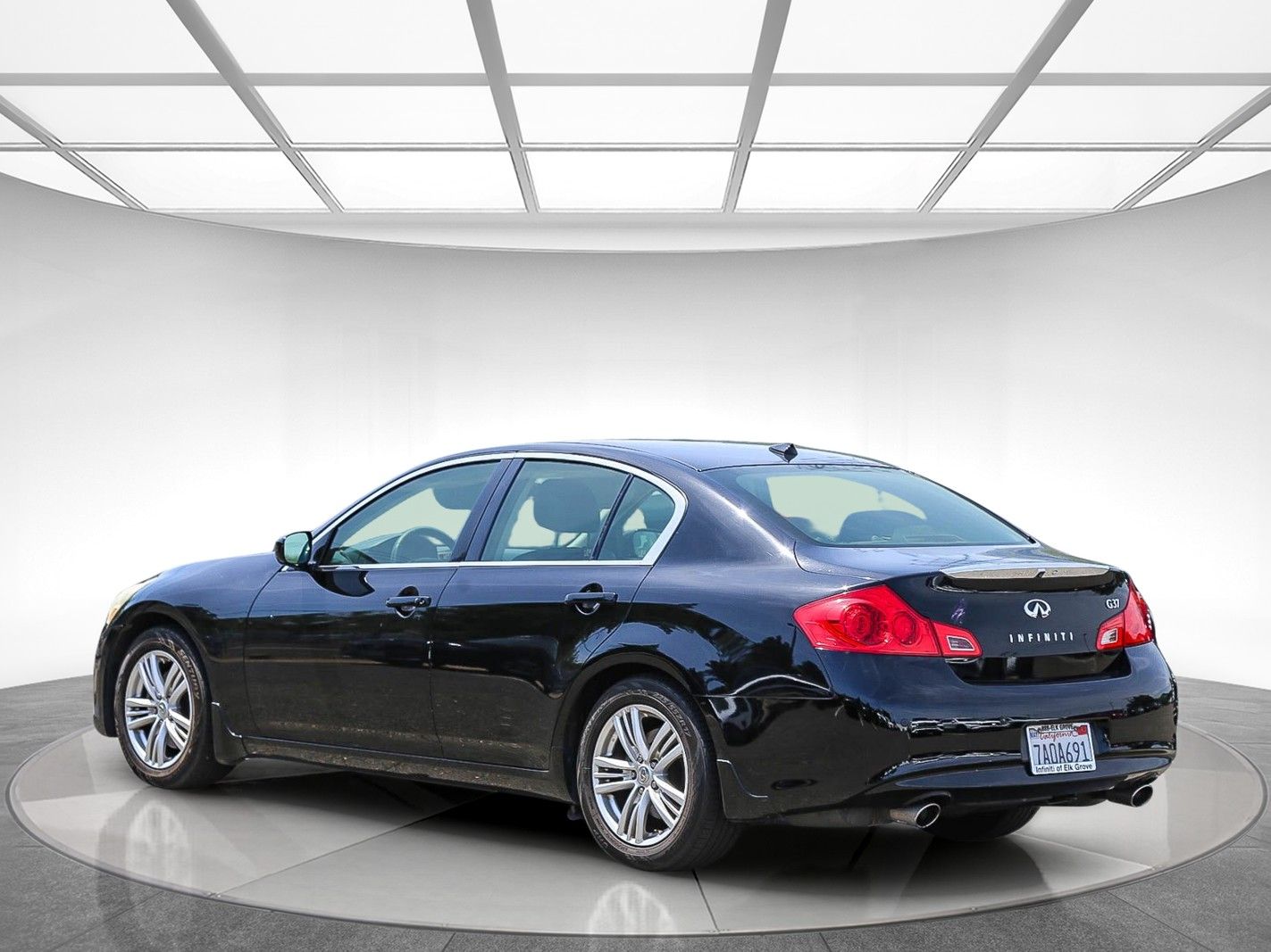 2013 INFINITI G37 Journey photo 2